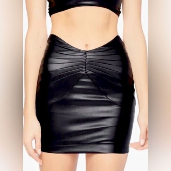 Heiress Beverly Hills Vegan Black Leather Mini Skirt - Picture 1 of 8